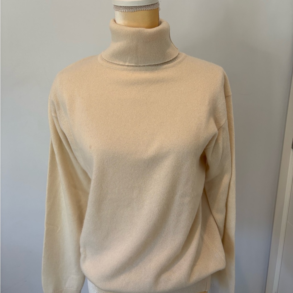 The Row Ivory Cream 100% Cashmere Turtleneck Sweater, Sz XS